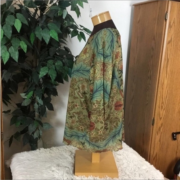 AVENUE blouse Woman’s size 30/32 lettuce edge hem red green embellishment - Picture 9 of 16